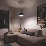 Snoring Bastards דירה